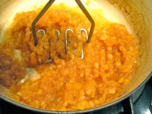 Making applesauce