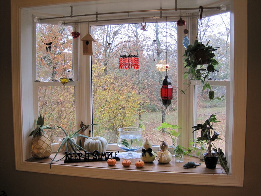 Kitchen eating area bay window