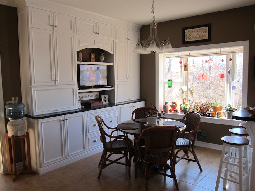 Kitchen eating area