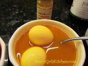 Dying Easter eggs with Tumeric