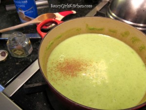 Broccoli soup with nutmeg on top